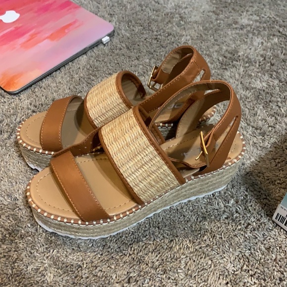 Pink lily platform shoes - Picture 2 of 2